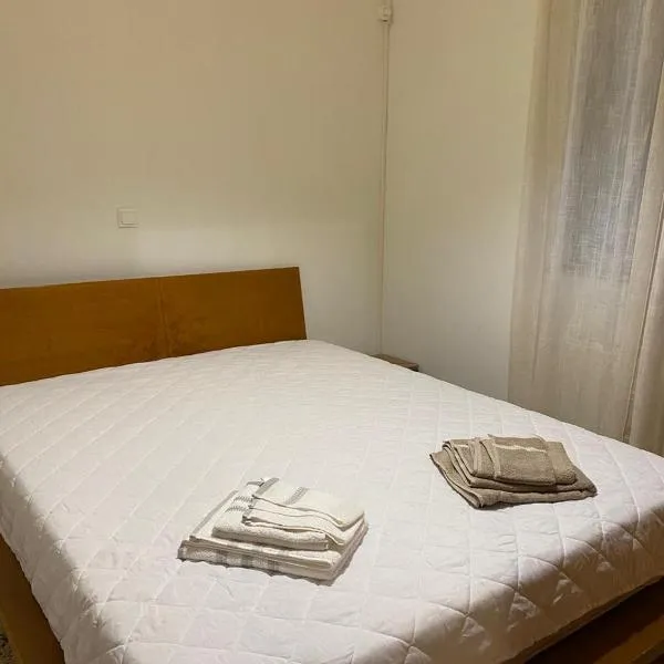 Cosy spot near the beach only 45 min from Athens – hotel w mieście Dhílesi