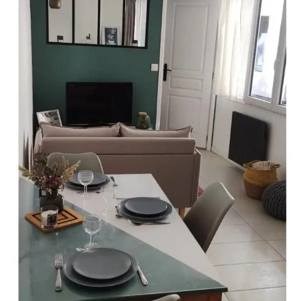 Maisonnette cosy et calme, hotel v destinaci Mions