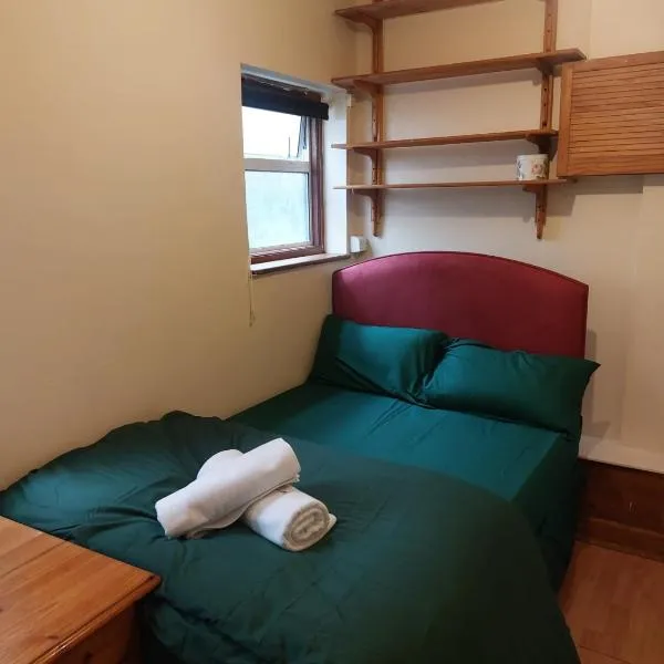 Cosy Greener Private room, hotel in Pinner