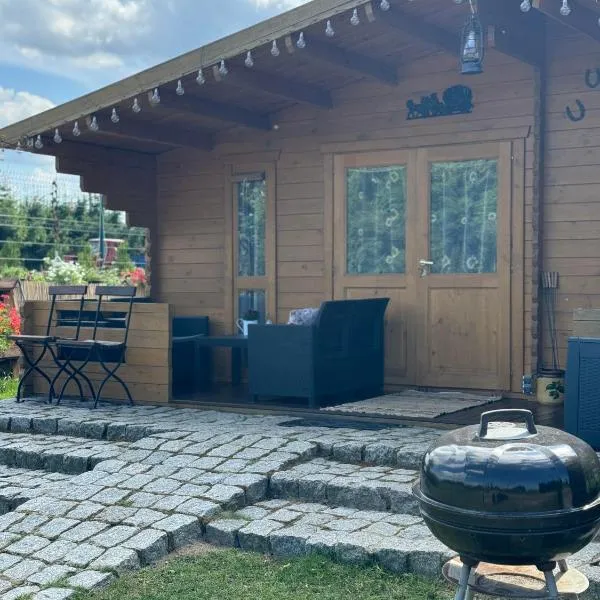 Domek przy Róży, hotel v destinaci Ostromice