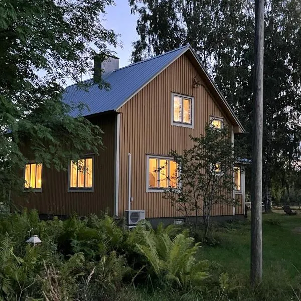 Wanha Anola Farmhouse - Golf & Lake, hotel in Pieksamaki