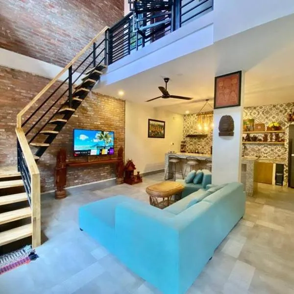 Modern 2-bedroom townhouse with rooftop terrace, khách sạn ở Kampot