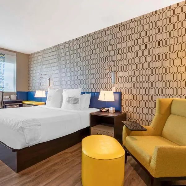 GLō Best Western Dallas South DeSoto, hótel í DeSoto
