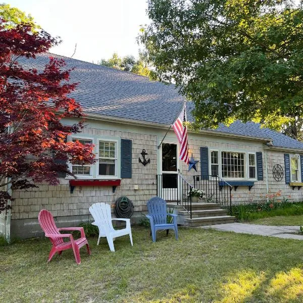 A charm Cape house centrally located close to everything that Cape code offers, hotel in Yarmouth