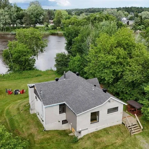 Chalet Scott SPA sur Rivière, hotel en Scott