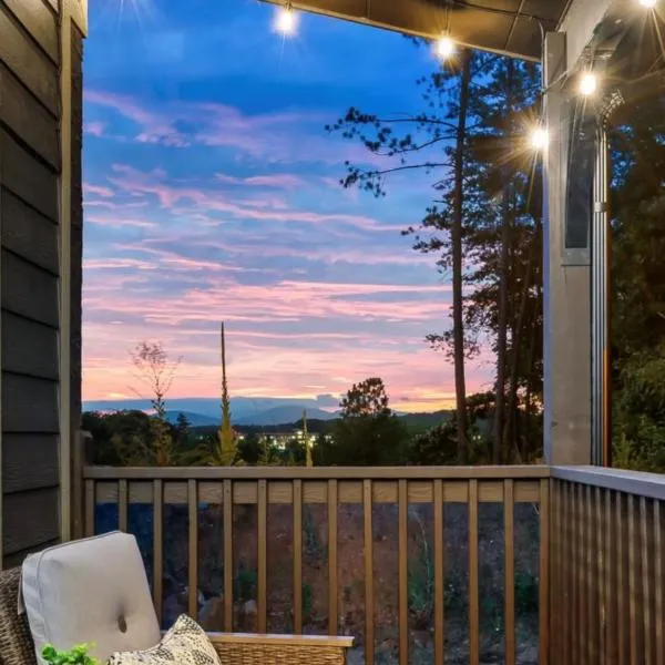 Prime Location, close to Dollywood and Pg Forge Downtown with Mtn view, Hot tub & Game Room, hotel in Sevierville