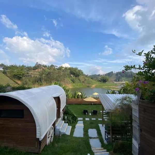 Glamping La Cepa GUATAPÉ, hotel en Guatapé