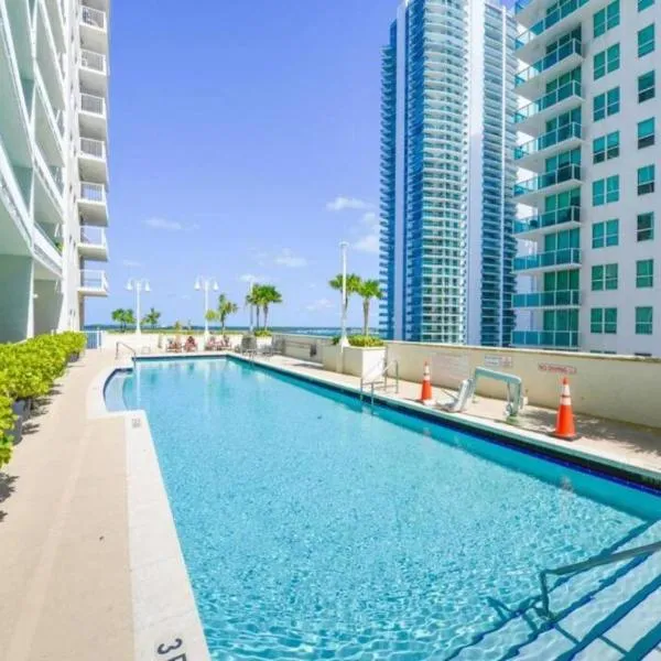 Stunning 1/1 Condo @Brickell Free Parking/Pool, hotelli Miamissa