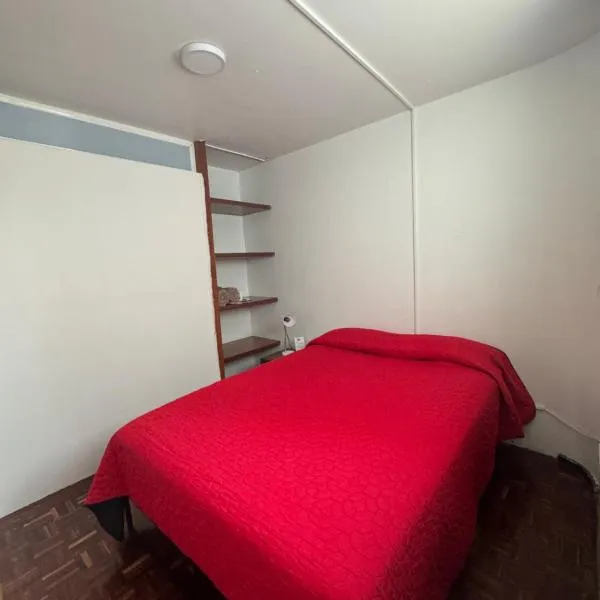 Habitación económica y pequeña con baño privado cerca del Centro Histórico, hotel in Mexico City