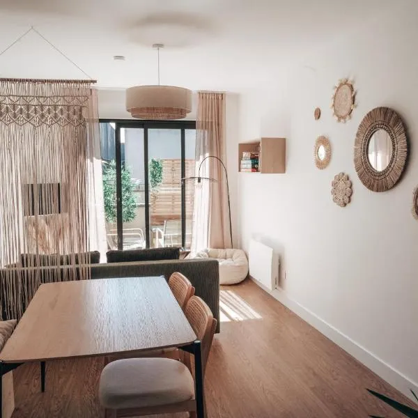 Le Terra Cholet - T2 tout équipé avec parking et terrasse, hôtel à Cholet