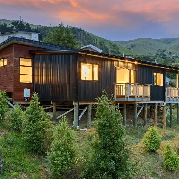 Panoramic Views from Spacious New Beach House, hotel in Christchurch