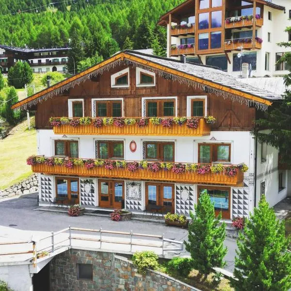 Hotel Duc De Rohan، فندق في ليفينو