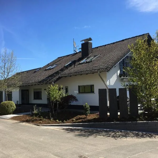 Ferienwohnung Am Holing, hotel v destinaci Bischoffen
