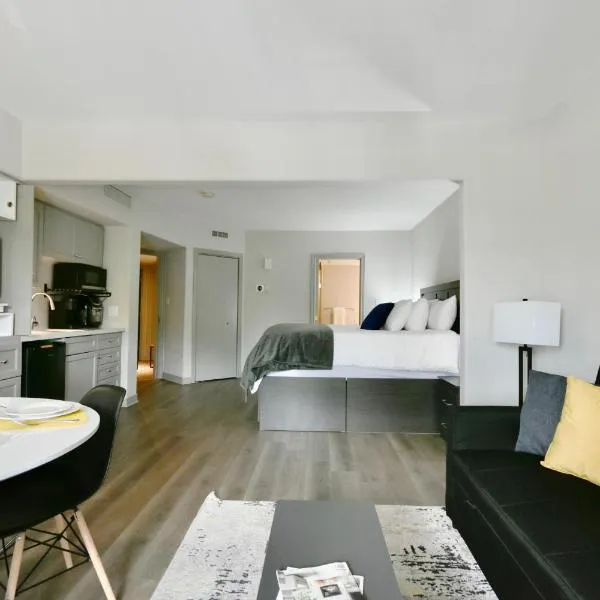 Valley Vista Retreat - Luxe Studio - Top Floor Serenity - Romantic Getaway - Heated Pool Haven, hotel a Shanty Bay