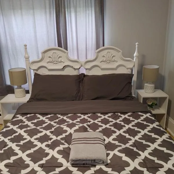 32 jean St Room 0, hotel v destinaci Saint John
