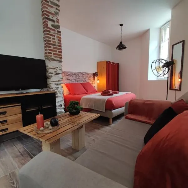 Appartement T1 centre-ville Beaupréau, hotel v destinaci Beaupréau