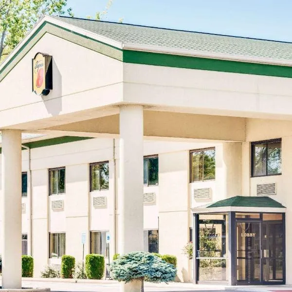 Super 8 by Wyndham Port Clinton, hotel in Port Clinton