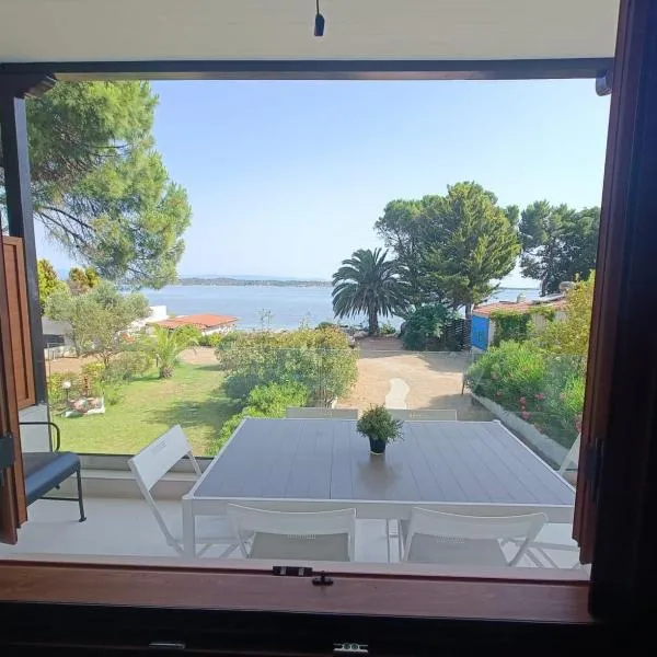 Diafanos Beach Apartments, hotell sihtkohas Vourvourou