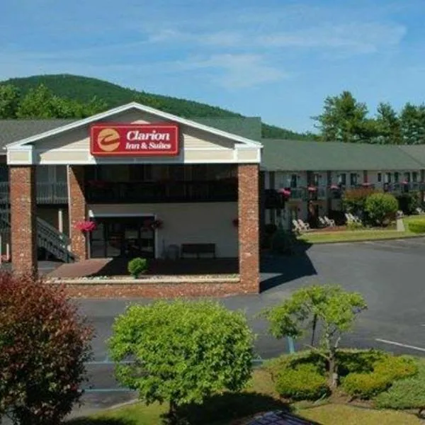 Clarion Inn & Suites at the Outlets of Lake George, hotel v destinaci Lake George