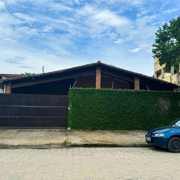 Casa Neves, ampla, próxima a Praia Grande