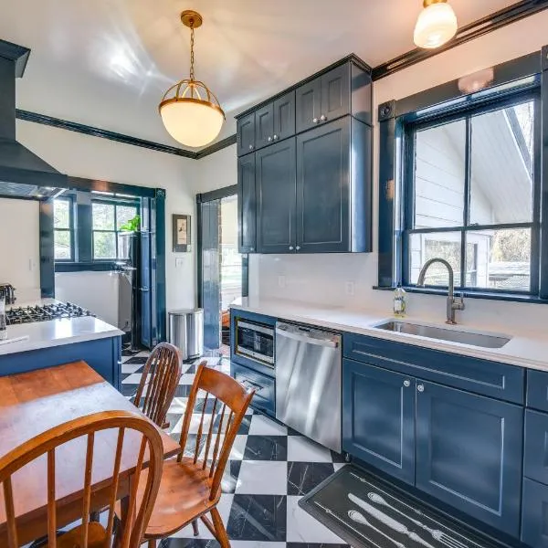Radiant Gloucester House with Private Porch!, hotel in Gloucester