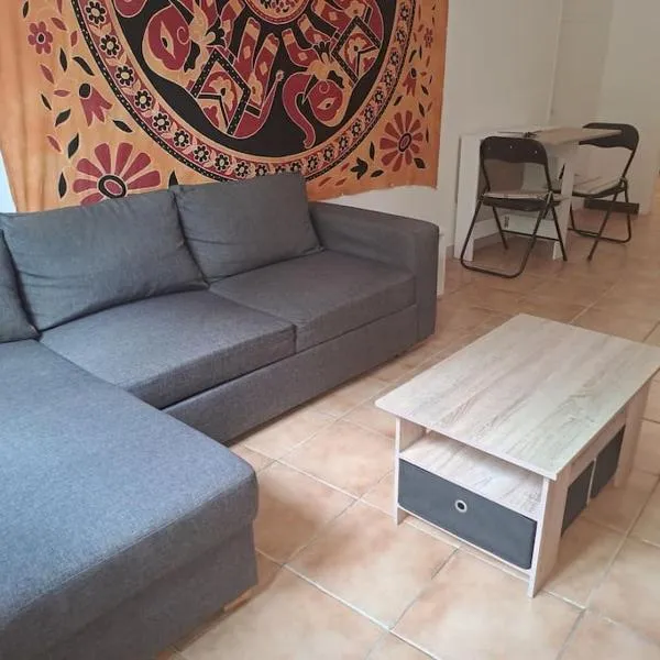 Logement 50 m de la plage Arrivée et Départ Autonome, khách sạn ở Collioure