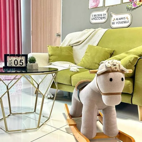 Unicorn Fairy Theme 2BR Airport Suite# Straits Intl# Pantai Hospt, hotel v destinaci Bayan Lepas