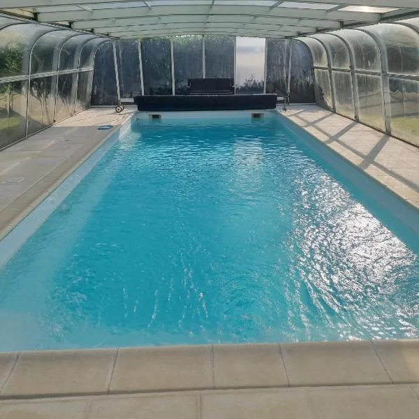 chambre d hote piscine proximite etretat piscine ouverte du 15 avril au 30 septembre, hôtel à Mirville
