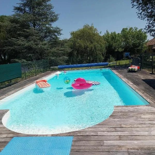 Les Bernus, hotel em Monfaucon