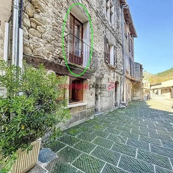 Appartamento nella casa patrimoniale più antica di Annot del 15mo secolo, hotel v destinácii Annot