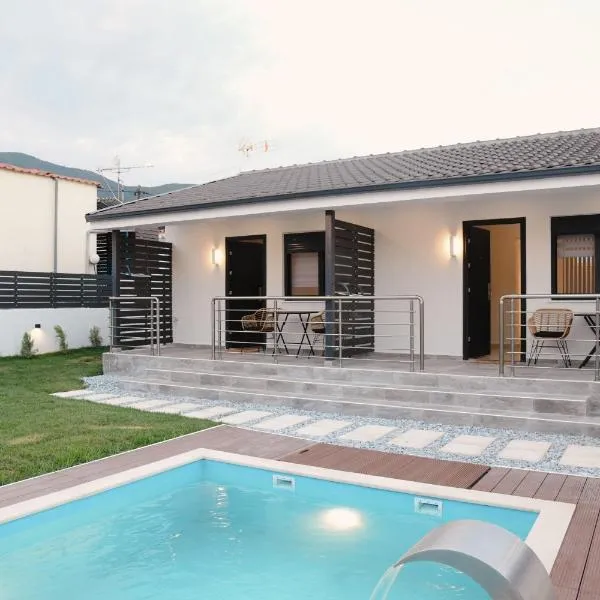 EliGio Luxury Suites, hotel v destinaci Asproválta