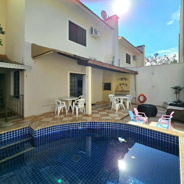 No Centro 9 pessoas com Piscina e Churrasqueira