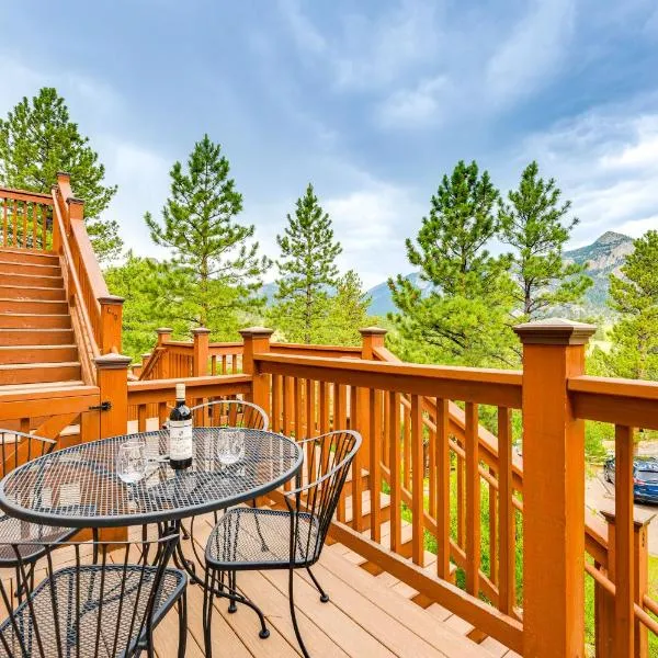 Estes Park Condo w/ Deck & Views ~ 3 Miles to RMNP, Hotel in Estes Park
