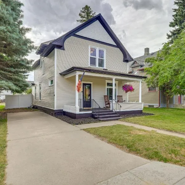 Stunning Red Lodge House with Hot Tub Walk to Town, hotel v destinaci Red Lodge