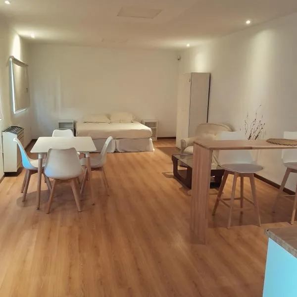 Departamento Céntrico - Ty Coed Trelew, ξενοδοχείο σε Trelew