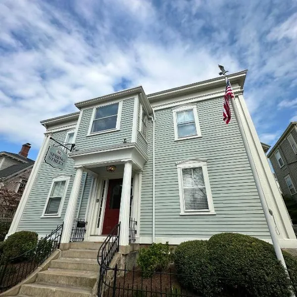 Charming Victorian Home Downtown Newport, hotel a Newport