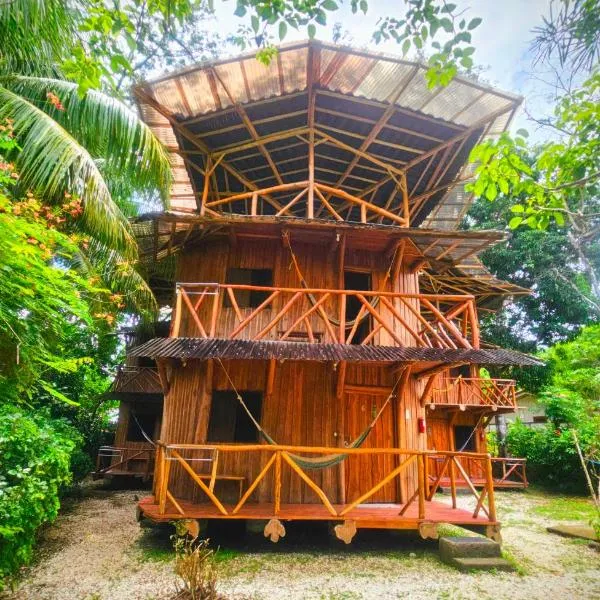 Don Jon's Surf and Yoga Lodge, hotel v destinaci Playa Santa Teresa