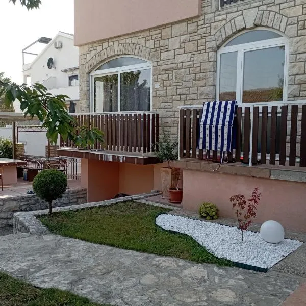 Apartman Sole – hotel w mieście Karigador