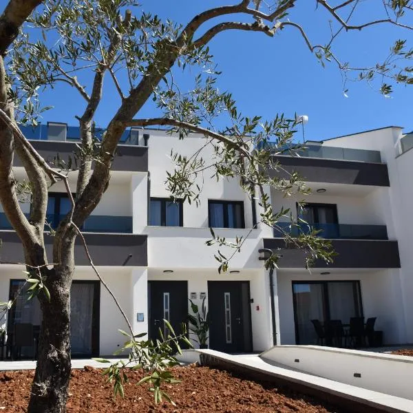 Apartments Rismondi 37D, hotel in Fažana