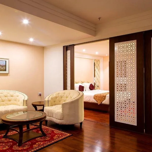Hotel Trinity Grand, Raigarh, hotell i Raigarh