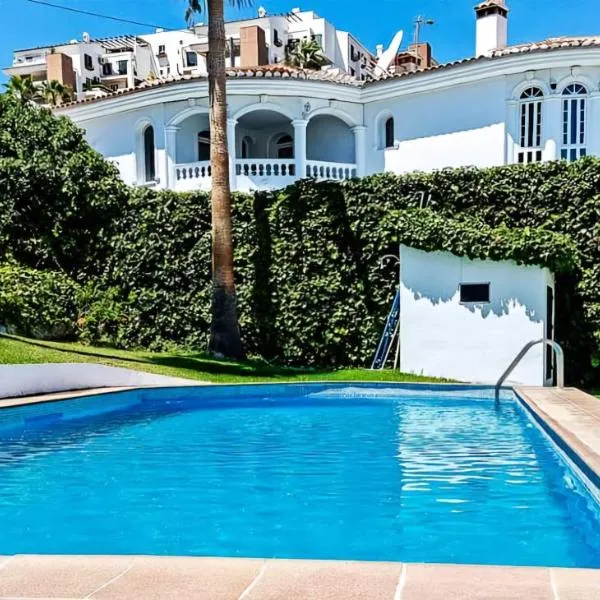 Luxury home by the beach, ξενοδοχείο σε Benalmádena