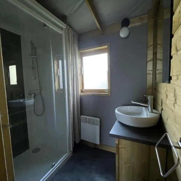 lodge camping le Plo AVEYRON, hotel v destinaci Sévérac d' Aveyron