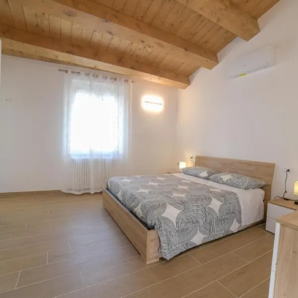 La Piazzetta Holiday House, hotel v destinácii Serra deʼ Conti