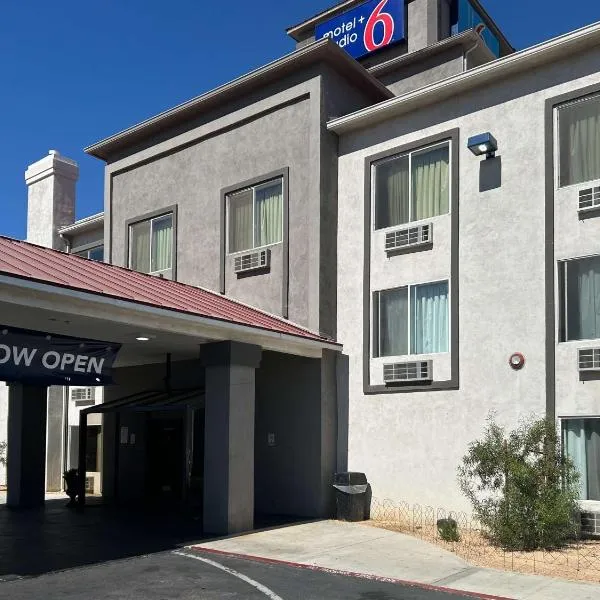 Studio 6 Suites Hesperia, CA West Main Street I 15, hotel v destinaci Hesperia