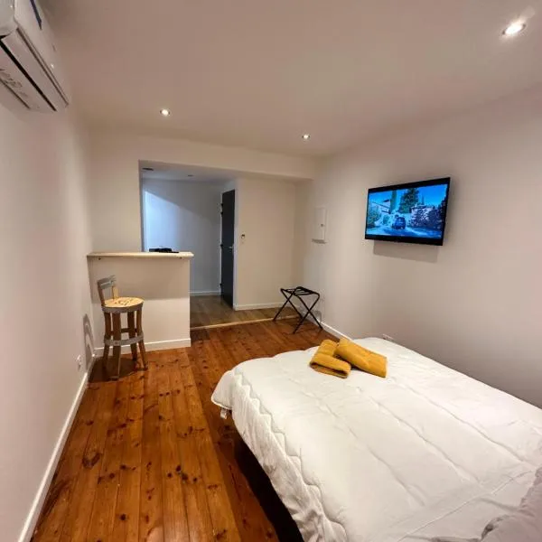 Chambre2 face au donjon, hotel em Pons