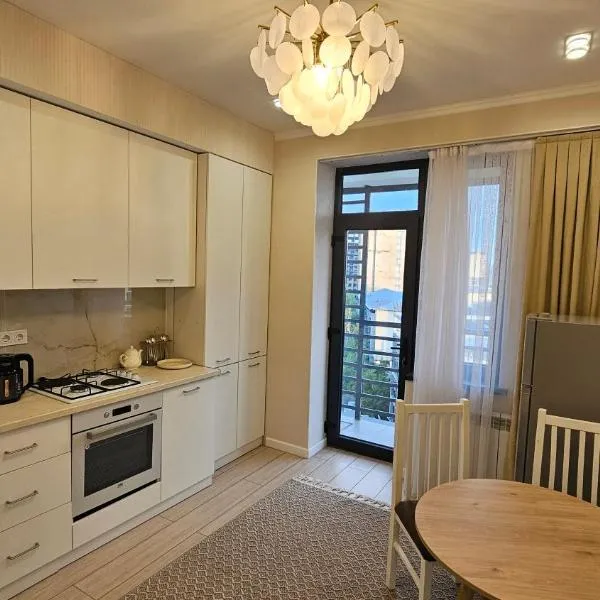 City Park Apartments, hotel in Osh