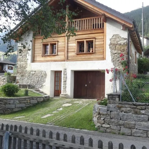 Chalet Charm, hotel en Olivone