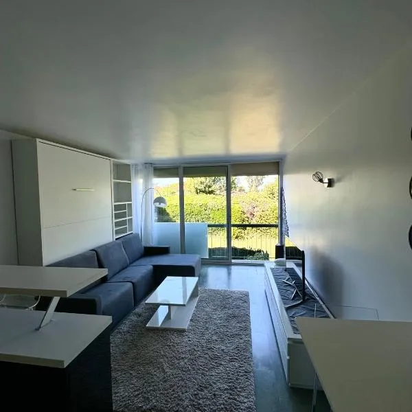 Cute studio next to beach, hotel v destinácii Saint-Laurent-du-Var