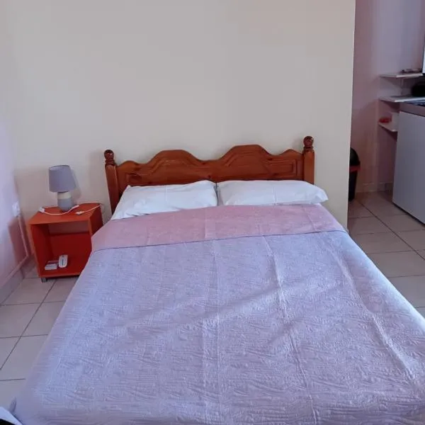Valta's Room 2, hotel Páleroszban