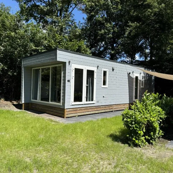 XaBo nr 129 op 5 sterren camping de Pallegarste aan de visvijver!, hotel v destinaci Mariënberg